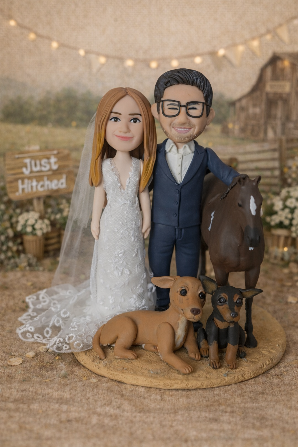 Figura personalizada de boda con pareja, caballo y perros creada a partir de fotografías reales ideal como regalo personalizado para amantes de los animales